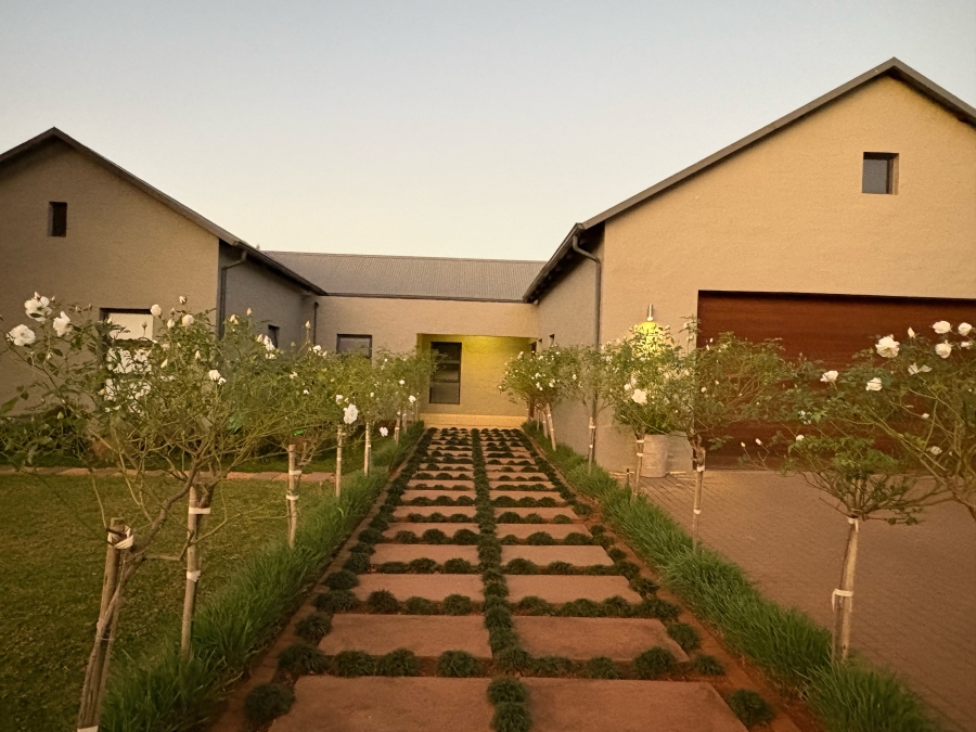 5 Bedroom Property for Sale in The Coves North West